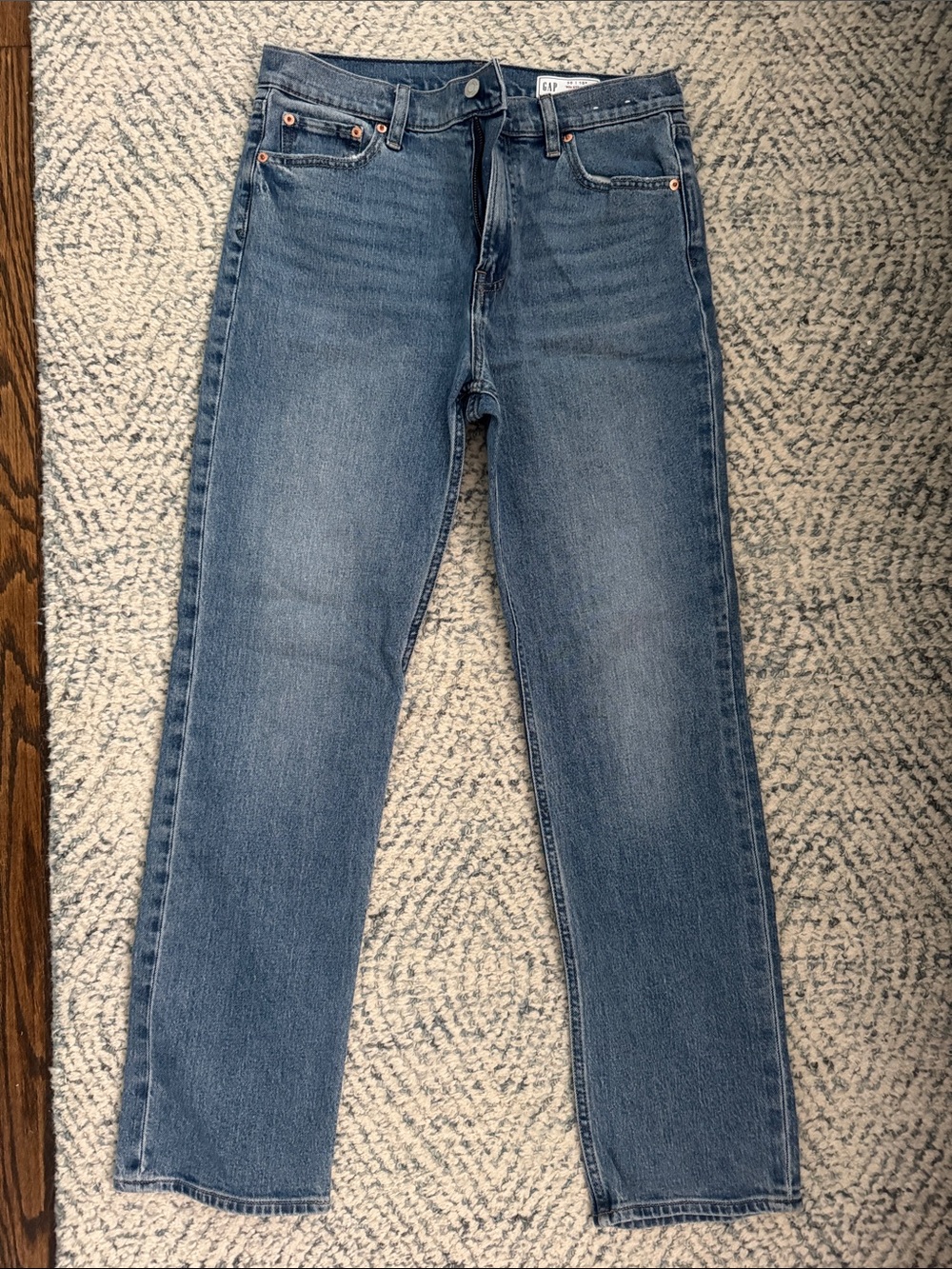 GAP High-Rise Straight Jeans in Medium Blue Wash